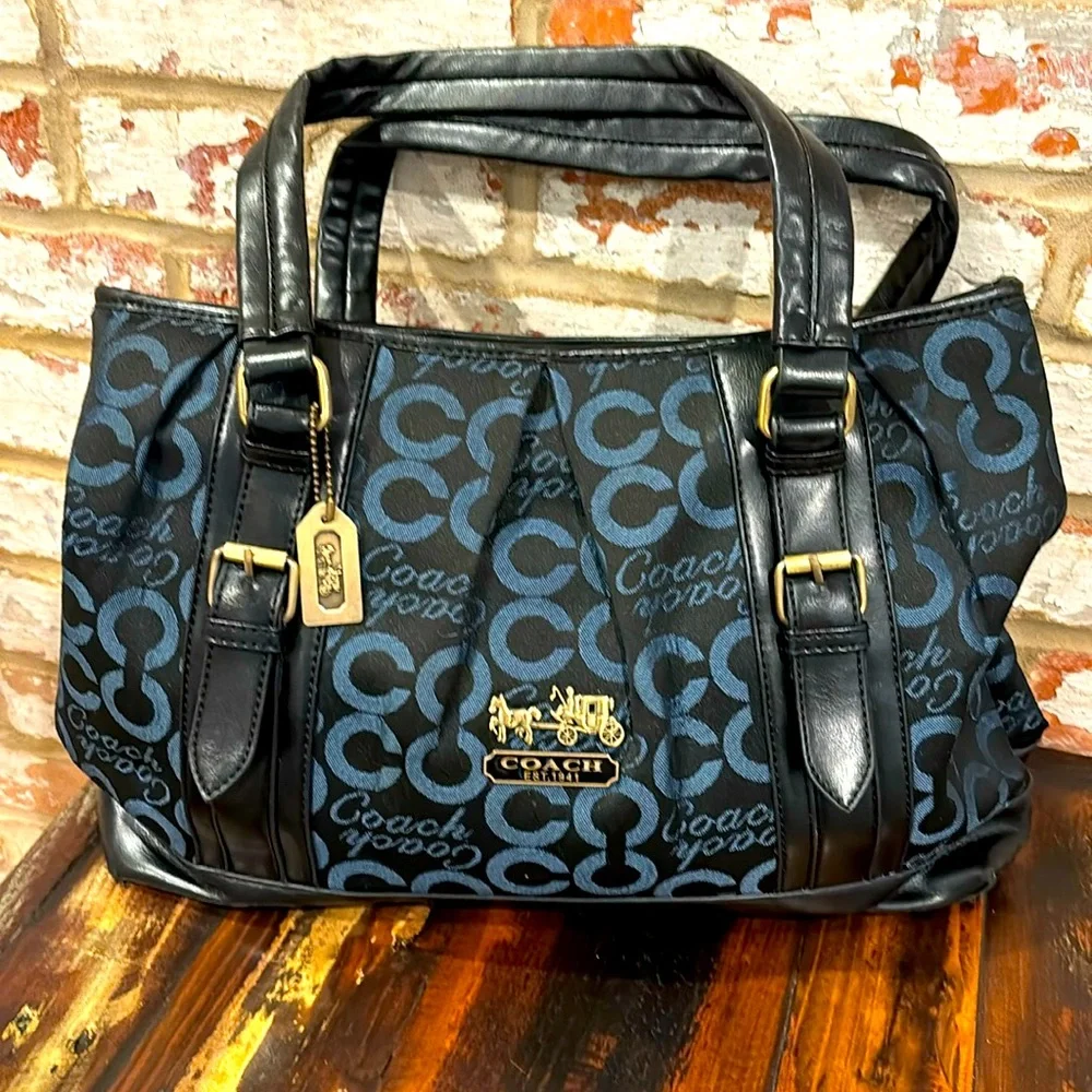 Cute regular no-name bag. - Picture 1 of 10
